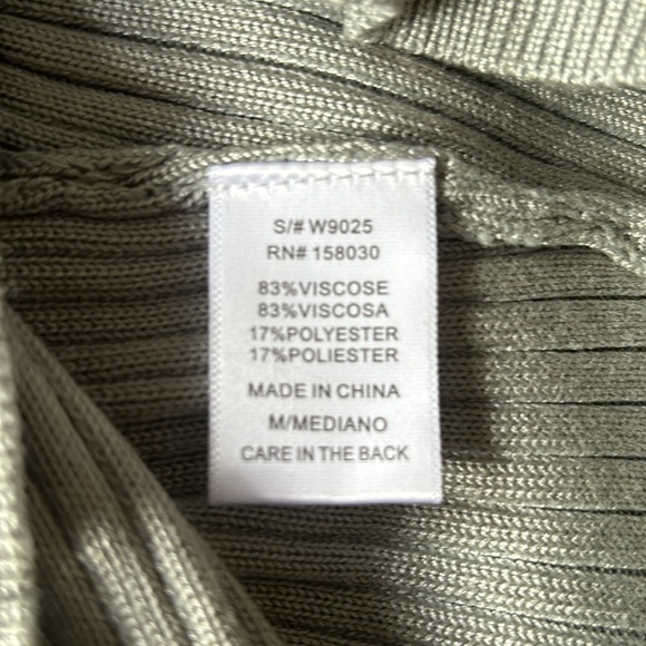 Love Tree NWOT. Sage textured deep V-neck front and back.Waist tie, size Medium. - Picture 11 of 12